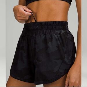 Lululemon track that camo running shorts
2.5 inch inseam